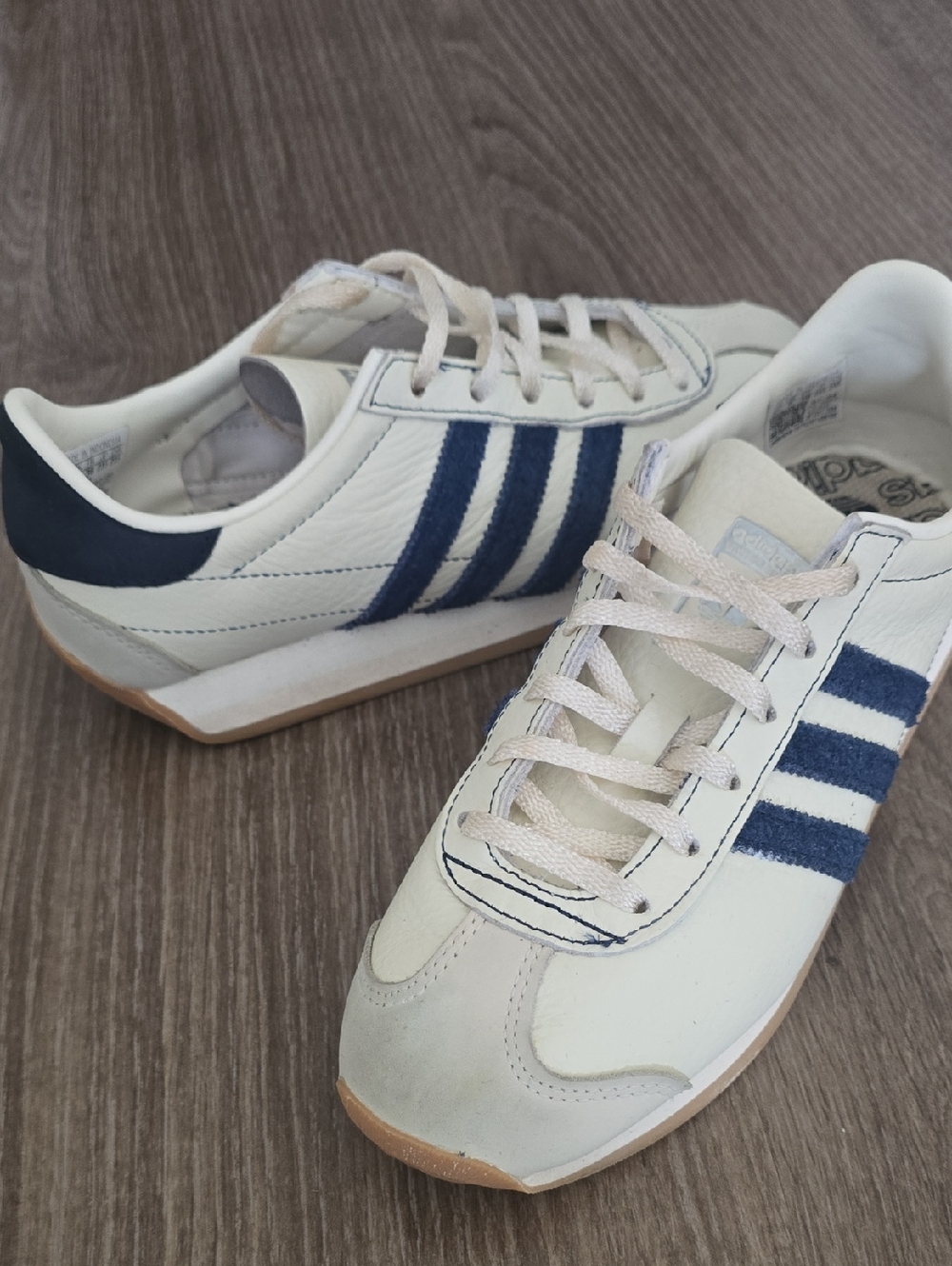 Adidas Originals Country OG Trainers in Off White and Indigo-Multi